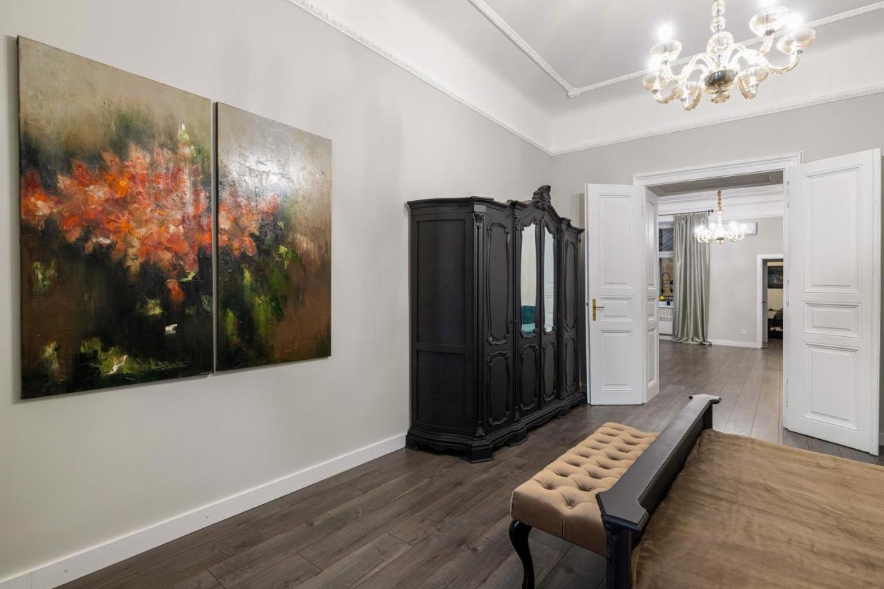3 Room Apartments , Rohatyntsyv Street Lviv Exterior photo